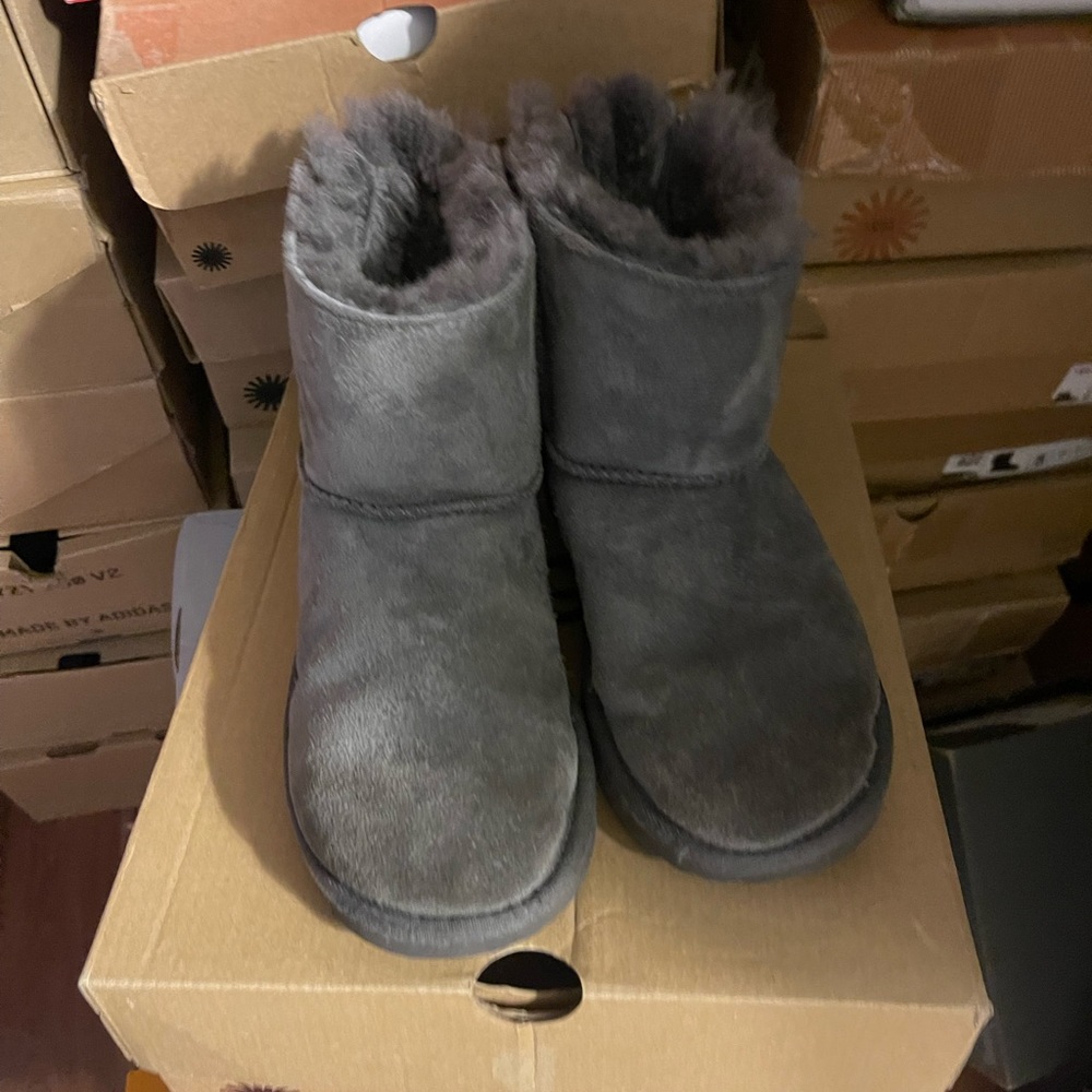 Gray Ugg Boots with bow on back